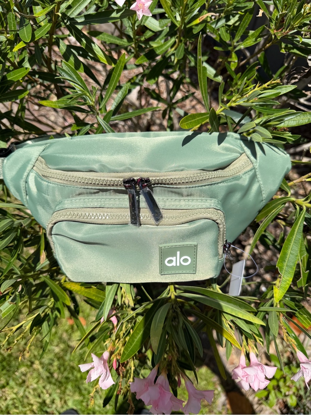 ALO Yoga Light Sage Green Fanny Belt Bag - Picture 8 of 10